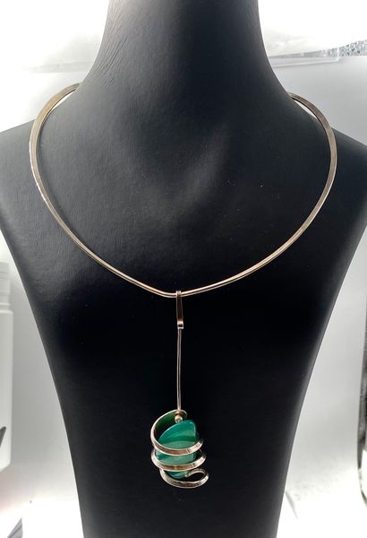 Hovedbilde Klave med anheng og sten av Anna Greta Eker