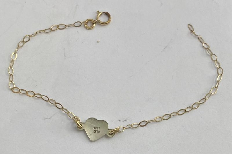 Armbånd med hjerte som igjen er med emalje i 925 sølv av OPRO